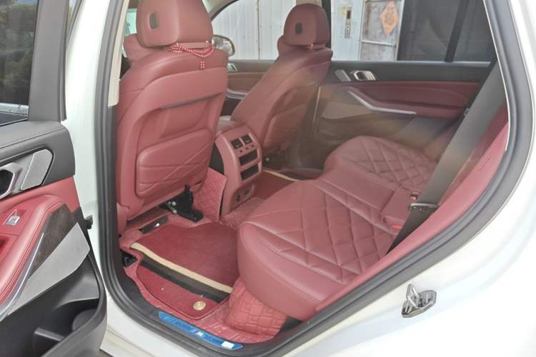 Used BMW X5 2022 xDrive 30Li Luxury M Sport Package Left Rear Seat