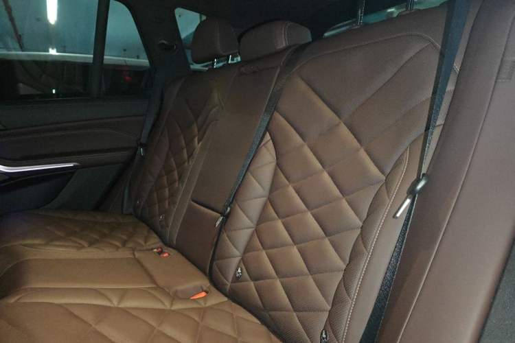 Used BMW X5 2022 xDrive 40Li M Sport Package Left Rear Seat