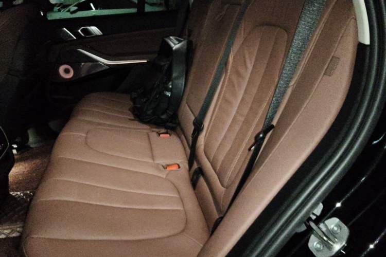 Used BMW X5 2022 xDrive40i Luxury Edition M Sport Package Left Rear Seat