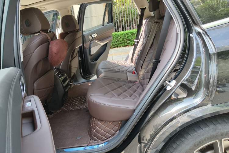 Used BMW X5 2022 xDrive 30Li Luxury M Sport Package Left Rear Seat
