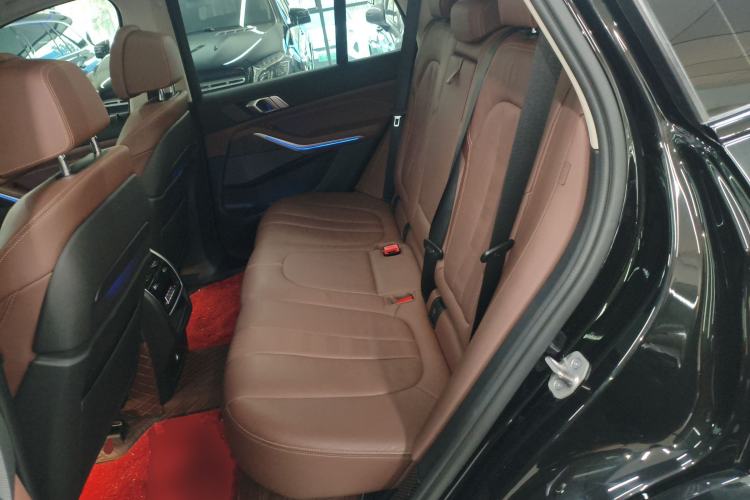 Used BMW X5 2022 xDrive40i Luxury Edition M Sport Package Left Rear Seat