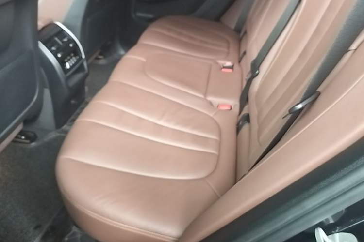 Used BMW X5 2022 xDrive40i M Sport Package Left Rear Seat