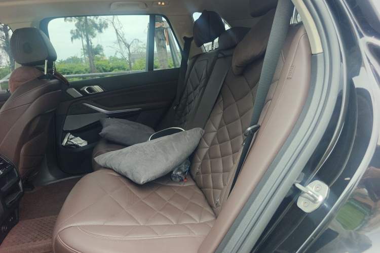 Used BMW X5 2022 Restyled xDrive 30Li Luxury Version M Sport Package Left Rear Seat