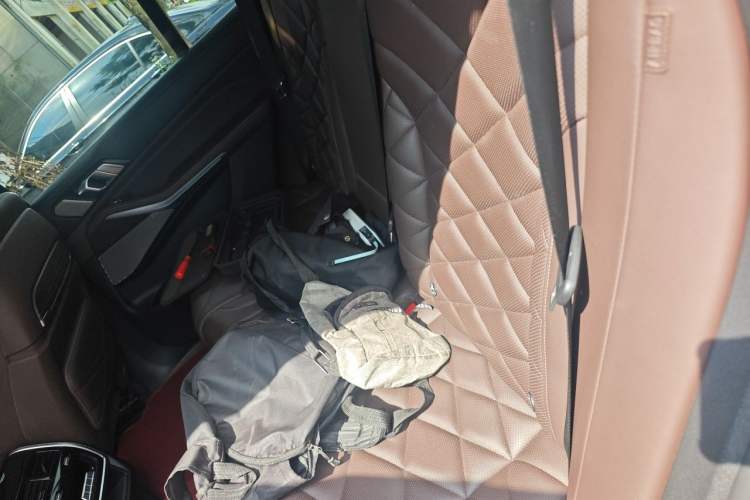 Used BMW X5 2022 xDrive 40Li M Sport Package Left Rear Seat