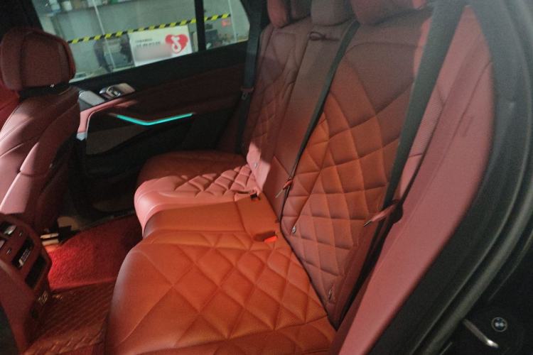 Used BMW X5 2022 xDrive 40Li M Sport Package Left Rear Seat