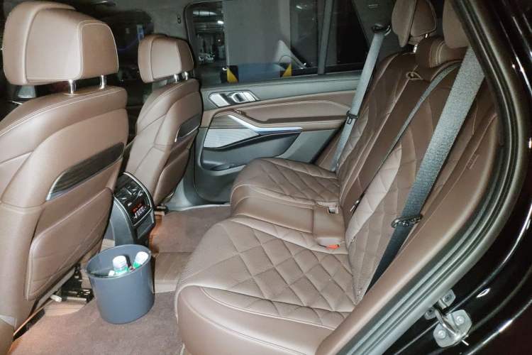 Used BMW X5 2022 Restyled xDrive 40Li Luxury Edition M Sport Package Left Rear Seat