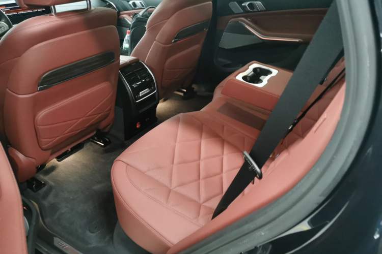 Used BMW X5 2022 Restyled xDrive 40Li Luxury Edition M Sport Package Left Rear Seat