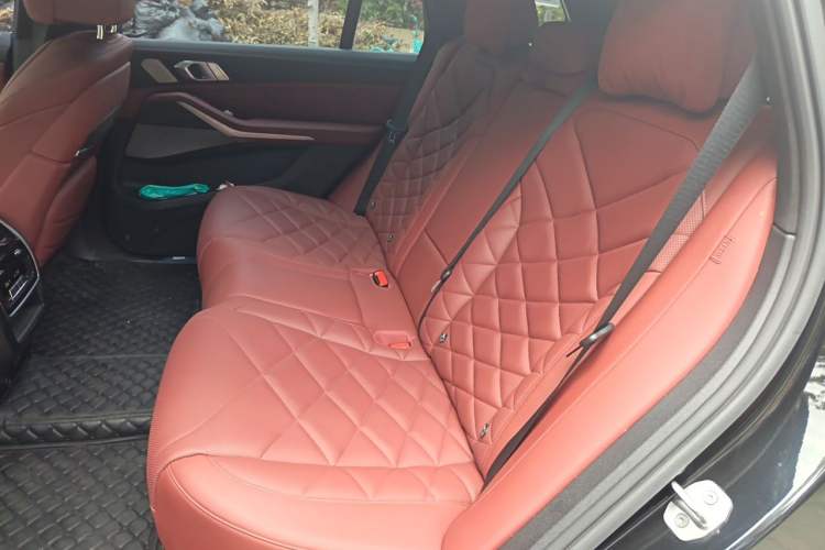 Used BMW X5 2022 xDrive 40Li M Sport Package Left Rear Seat