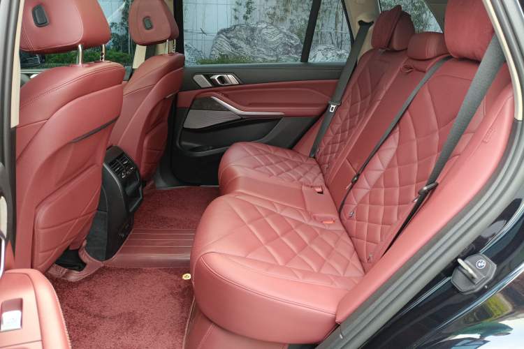 Used BMW X5 2022 Restyled xDrive 30Li Luxury Version M Sport Package Left Rear Seat