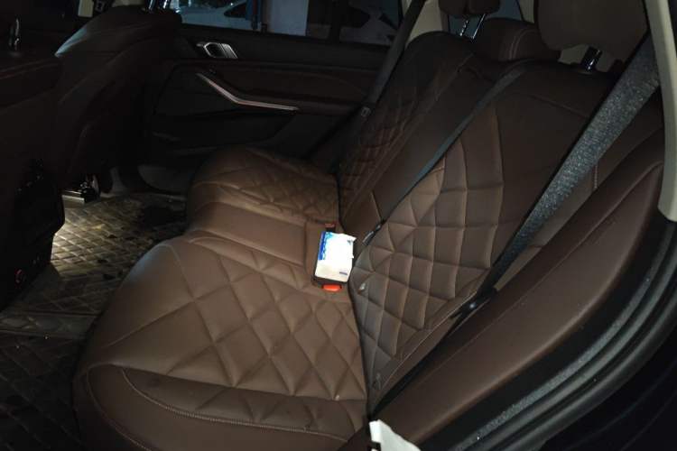 Used BMW X5 2022 xDrive 30Li M Sport Package Left Rear Seat