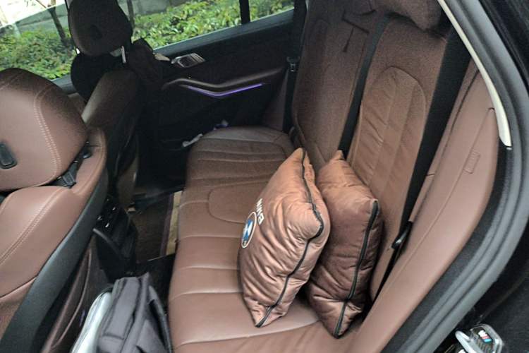 Used BMW X5 2022 xDrive40i M Sport Package Left Rear Seat