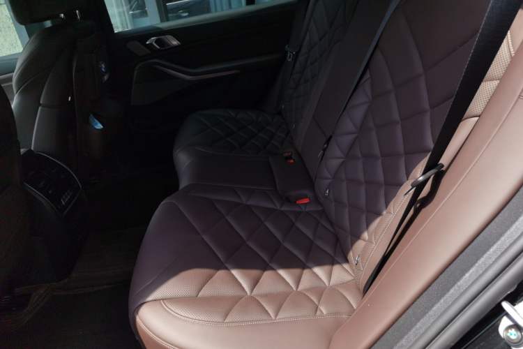 Used BMW X5 2022 xDrive 40Li M Sport Package Left Rear Seat