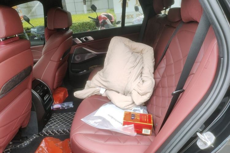 Used BMW X5 2022 xDrive 40Li M Sport Package Left Rear Seat