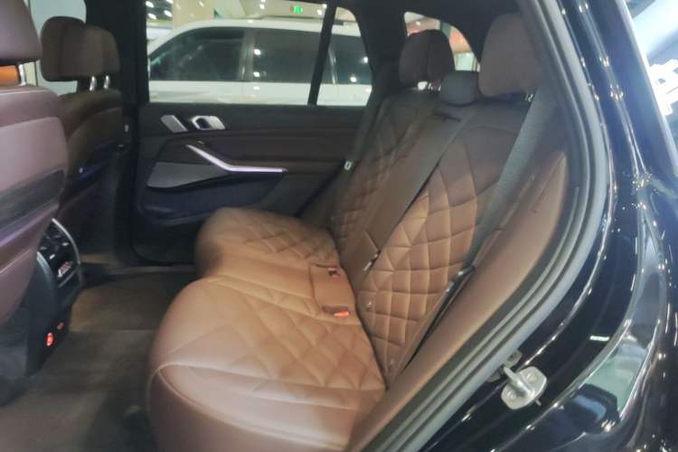 Used BMW X5 2022 Restyled xDrive 40Li M Sport Package Left Rear Seat