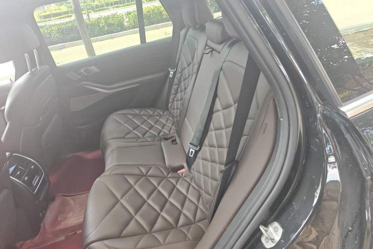 Used BMW X5 2022 Restyled xDrive 40Li Luxury Edition M Sport Package Left Rear Seat