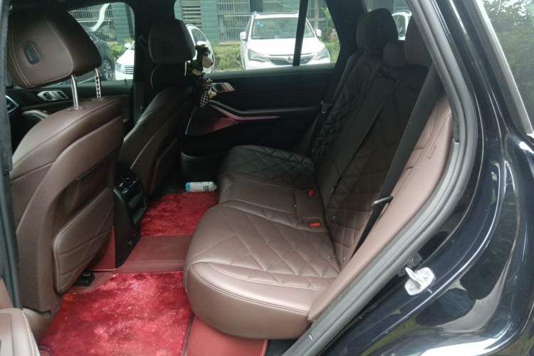 Used BMW X5 2022 Restyled xDrive 30Li Luxury Version M Sport Package Left Rear Seat