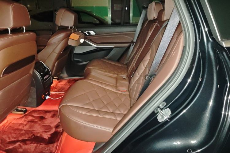 Used BMW X5 2022 xDrive 40Li M Sport Package Left Rear Seat