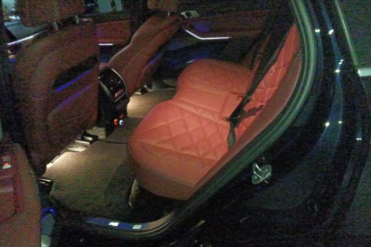 Used BMW X5 2022 xDrive 40Li M Sport Package Left Rear Seat