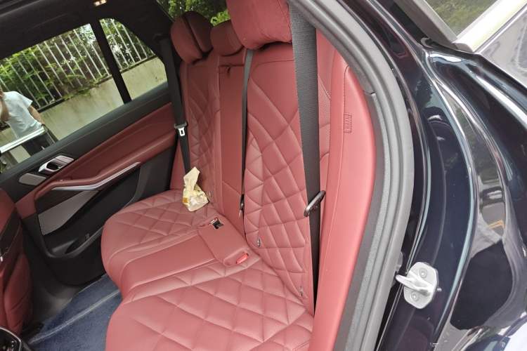 Used BMW X5 2022 Restyled xDrive 40Li Luxury Edition M Sport Package Left Rear Seat