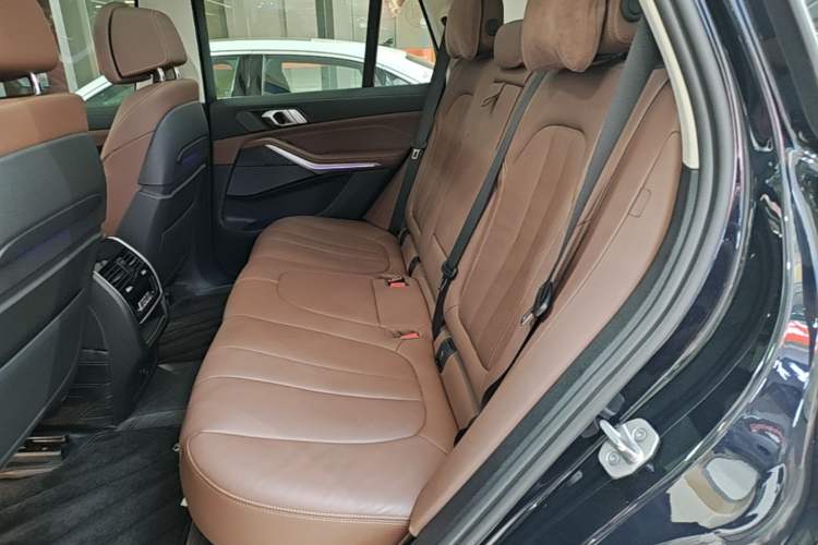 Used BMW X5 2022 xDrive40i Luxury Edition M Sport Package Left Rear Seat