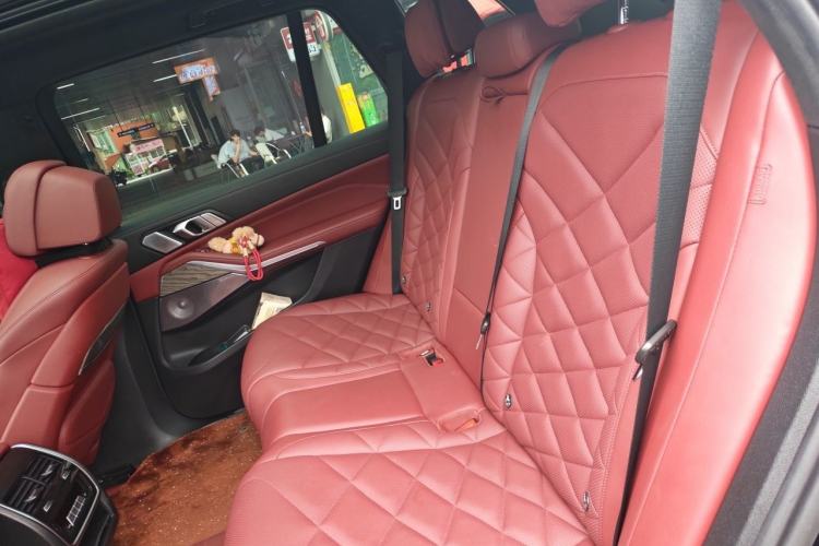 Used BMW X5 2022 xDrive 40Li M Sport Package Left Rear Seat