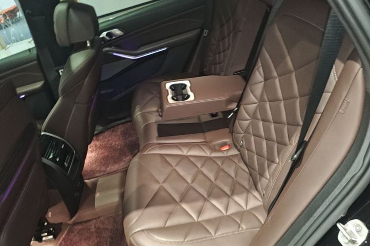Used BMW X5 2022 xDrive 40Li M Sport Package Left Rear Seat