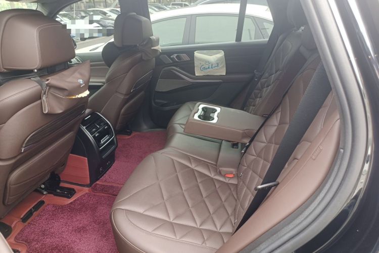 Used BMW X5 2022 xDrive 40Li M Sport Package Left Rear Seat