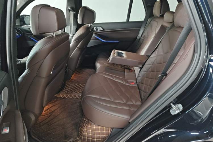 Used BMW X5 2022 xDrive 40Li Luxury Edition M Sport Package Left Rear Seat