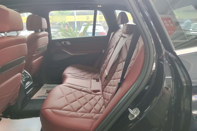 Used BMW X5 2022 Restyled xDrive 40Li M Sport Package Left Rear Seat