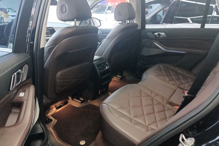 Used BMW X5 2022 Restyled xDrive 30Li Luxury Version M Sport Package Left Rear Seat
