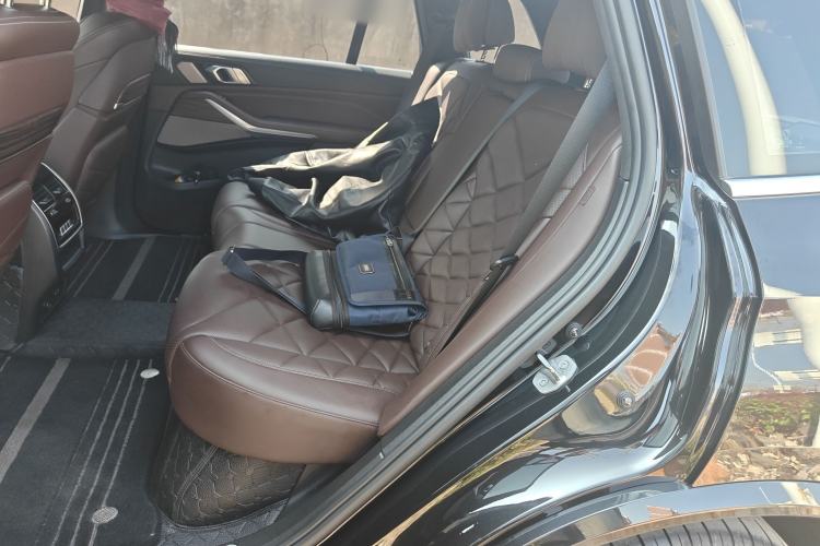 Used BMW X5 2022 xDrive 40Li M Sport Package Left Rear Seat
