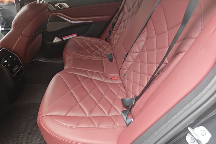 Used BMW X5 2022 xDrive 40Li M Sport Package Left Rear Seat