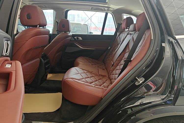 Used BMW X5 2022 Restyled xDrive 30Li Luxury Version M Sport Package Left Rear Seat