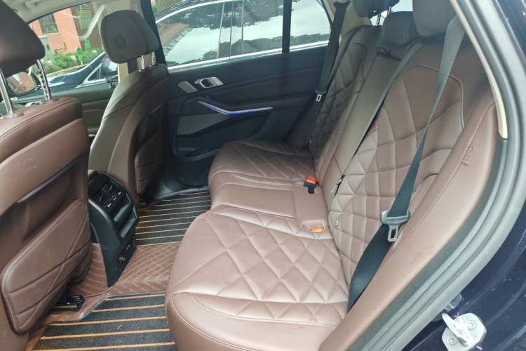 Used BMW X5 2022 Restyled xDrive 30Li Luxury Version M Sport Package Left Rear Seat