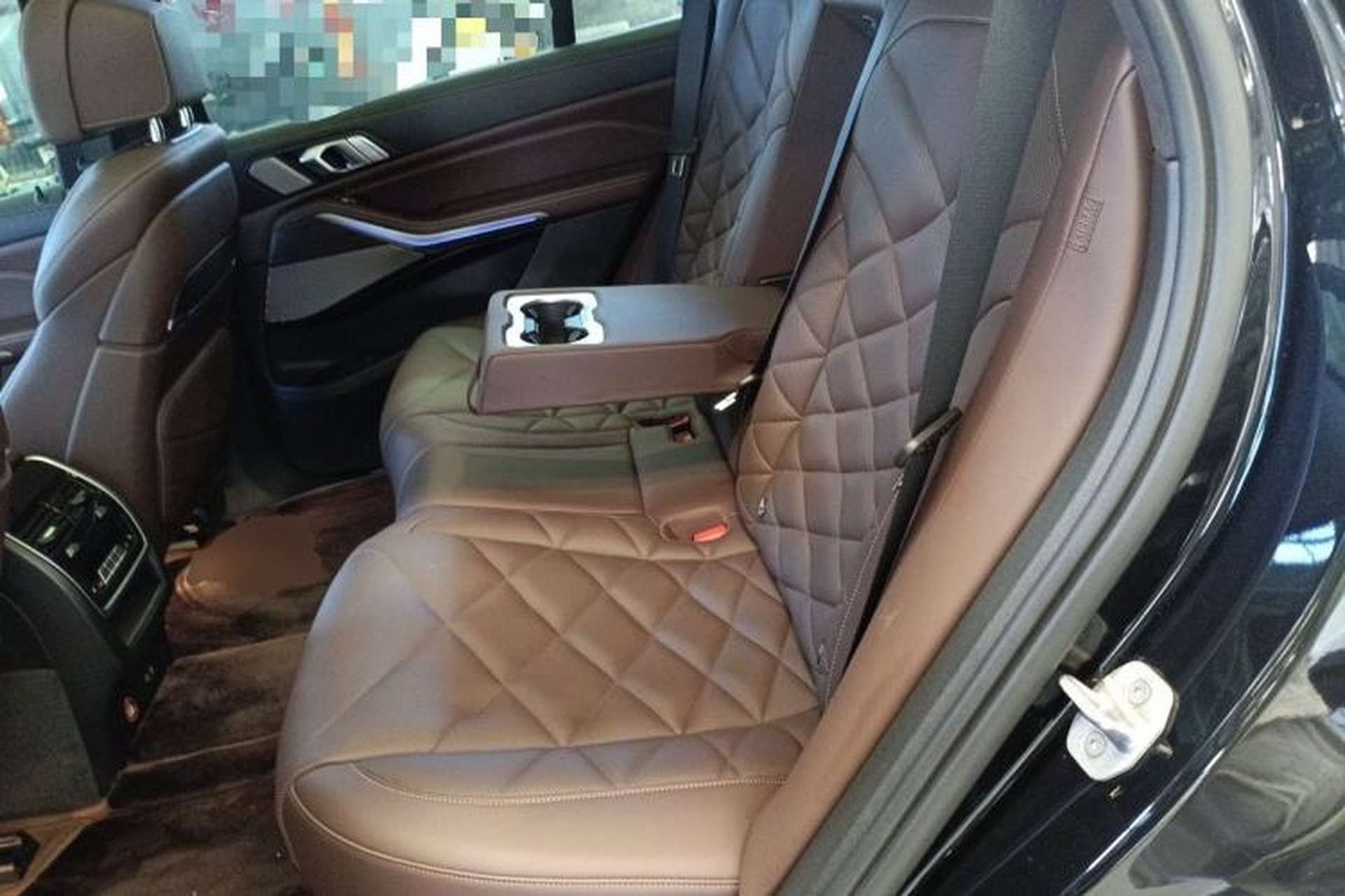 Used BMW X5 2022 Restyled xDrive 40Li Luxury Edition M Sport Package Left Rear Seat