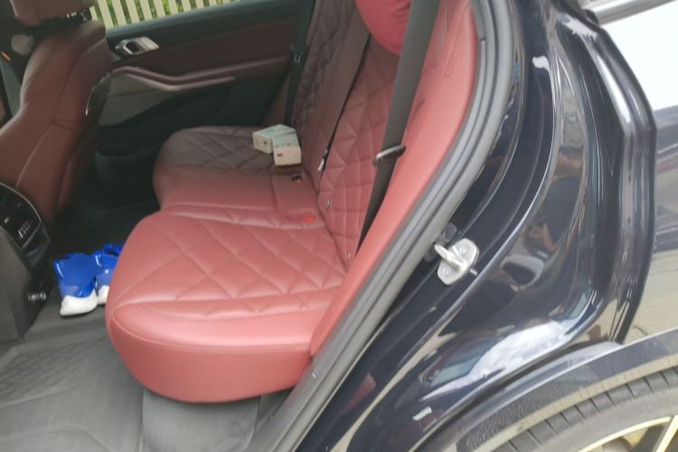 Used BMW X5 2022 xDrive 40Li M Sport Package Left Rear Seat