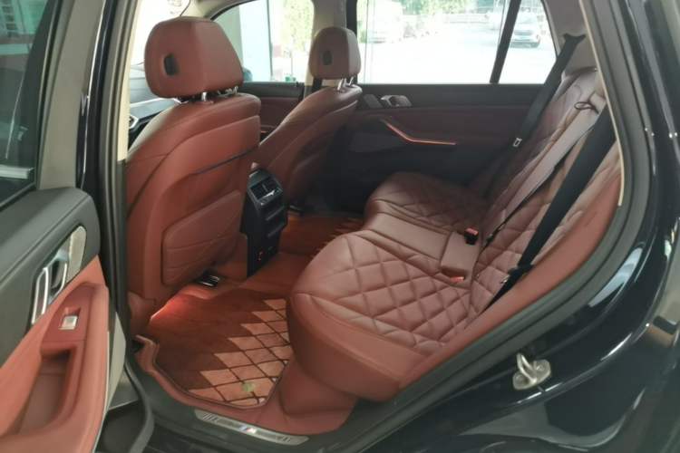 Used BMW X5 2022 Restyled xDrive 30Li Luxury Version M Sport Package Left Rear Seat