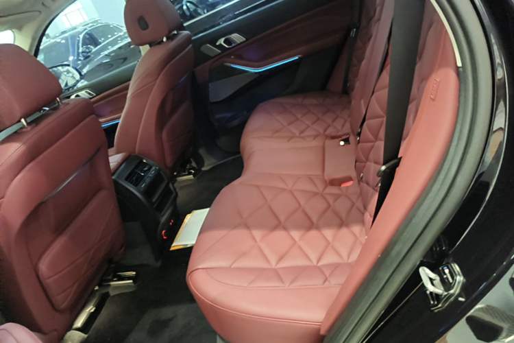 Used BMW X5 2022 xDrive 30Li Luxury M Sport Package Left Rear Seat