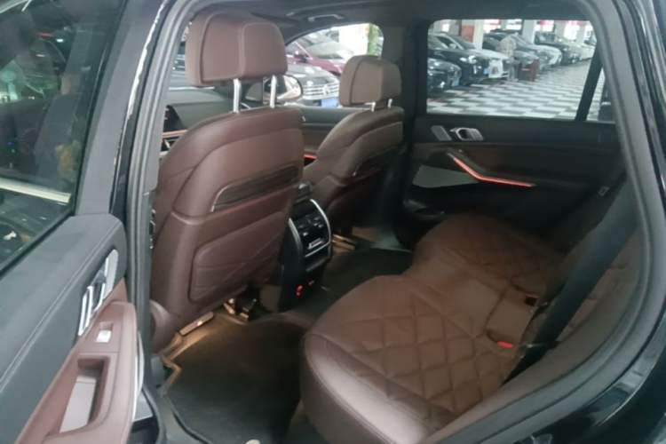 Used BMW X5 2022 Restyled xDrive 40Li M Sport Package Left Rear Seat