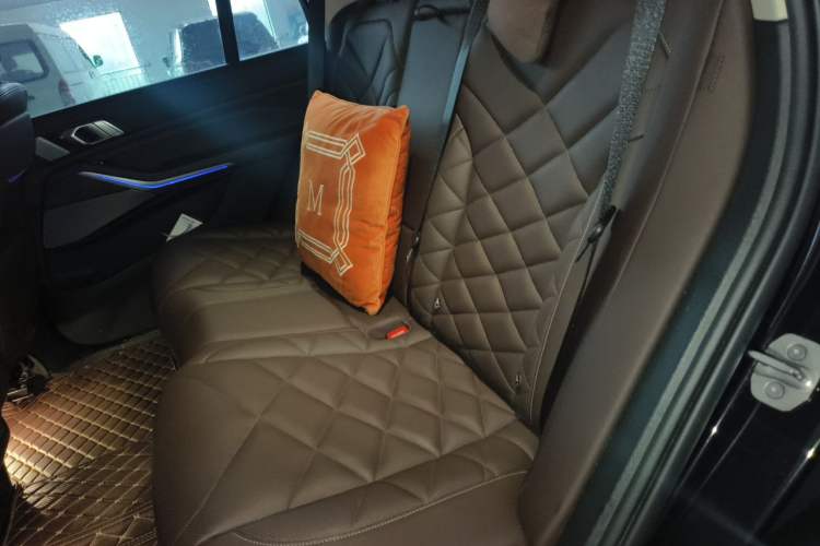 Used BMW X5 2022 Restyled xDrive 30Li Luxury Version M Sport Package Left Rear Seat