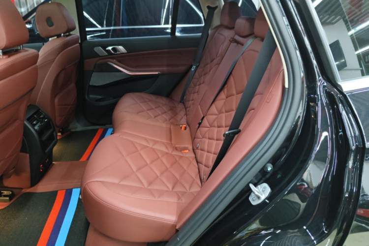 Used BMW X5 2022 Restyled xDrive 30Li Luxury Version M Sport Package Left Rear Seat