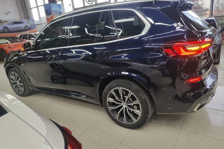 Used BMW X5 2022 xDrive30i M Sport Package Left Side