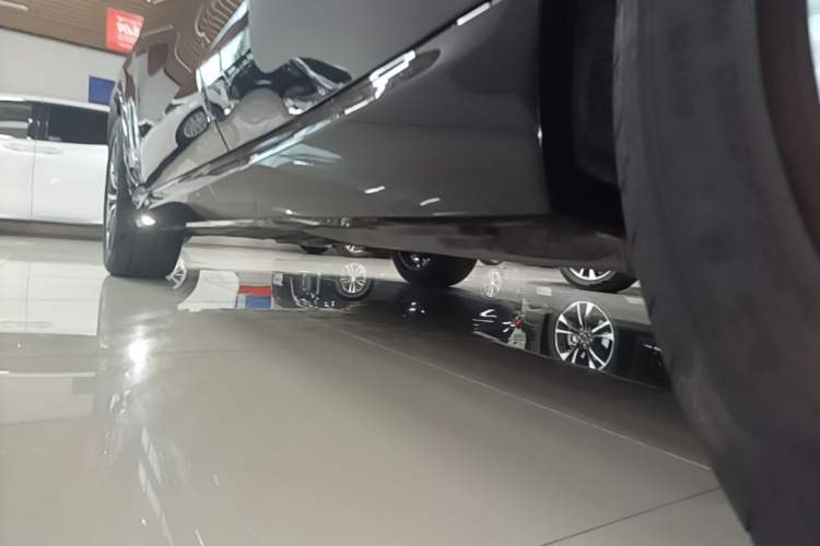 Used BMW X5 2022 Restyled xDrive 30Li Luxury Version M Sport Package Left Side Sill