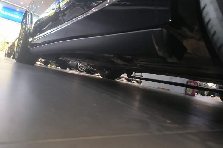 Used BMW X5 2022 Restyled xDrive 30Li Luxury Version M Sport Package Left Side Sill