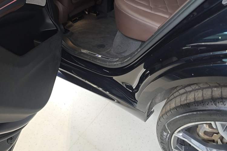 Used BMW X5 2022 Restyled xDrive 40Li M Sport Package Left Side Sill