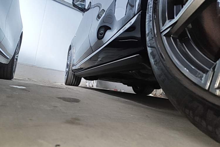 Used BMW X5 2022 Restyled xDrive 40Li M Sport Package Left Side Sill