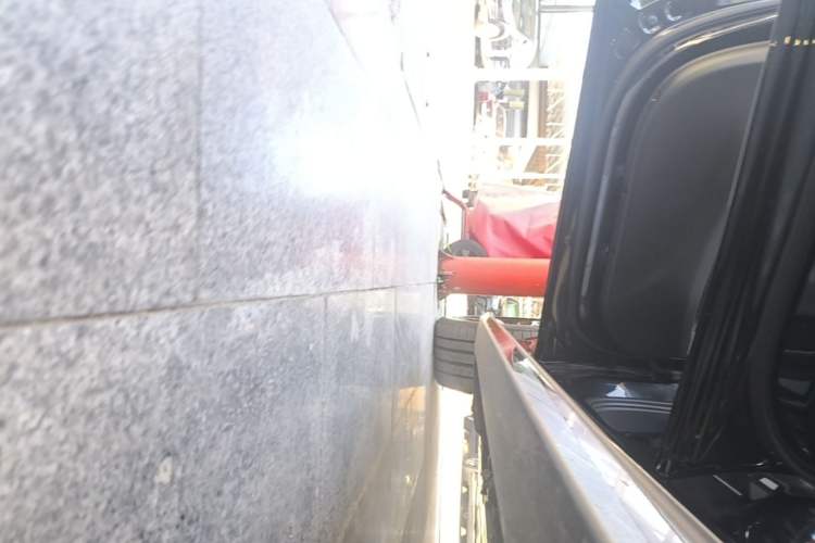 Used BMW X5 2022 xDrive 40Li M Sport Package Left Side Sill