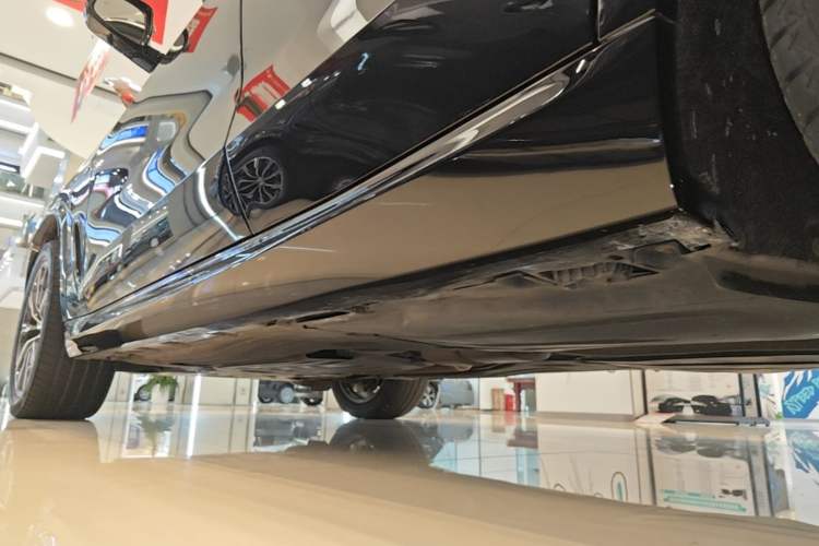 Used BMW X5 2022 xDrive30i M Sport Package Left Side Sill