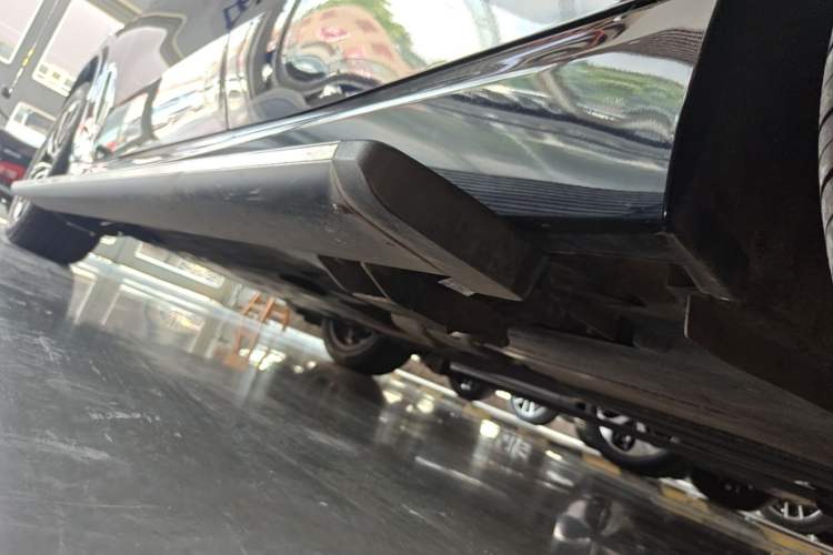 Used BMW X5 2022 xDrive 30Li Luxury M Sport Package Left Side Sill