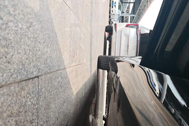 Used BMW X5 2022 Restyled xDrive 40Li M Sport Package Left Side Sill
